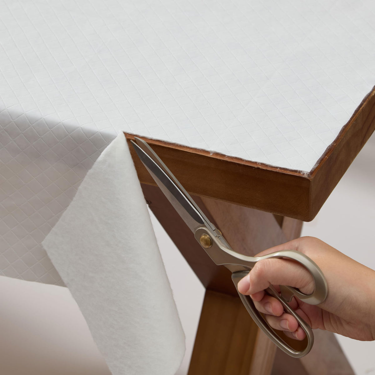Newbridge vue avant du protège-table matelassé pour protection élégante