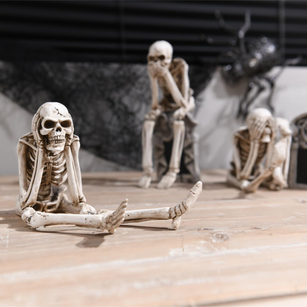 Newman House Studio sur une cheminée offrant une ambiance Halloween chaleureuse