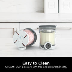Ninja CREAMi pint en usage avec machine pour servir une portion rapide