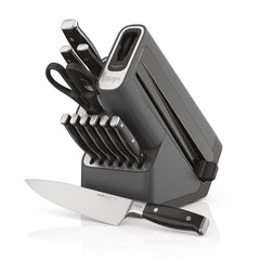 Ninja vue de face du bloc et des couteaux sur plan de travail, rangement soigné