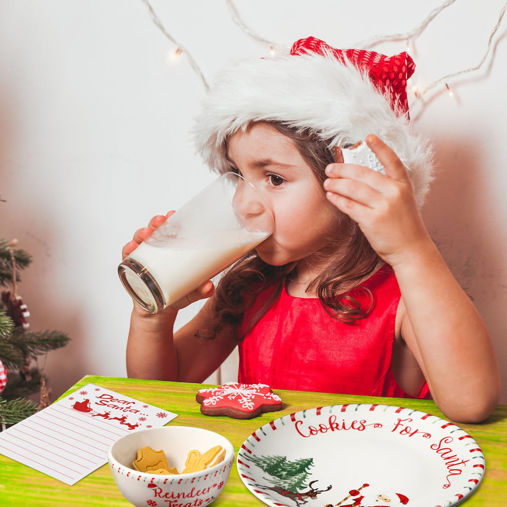 Nitial mise en scène près du sapin décorative et photogénique pour table de fête