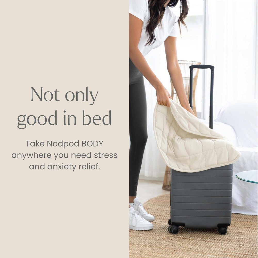 nodpod comparé à une main montrant format compact et transport facile