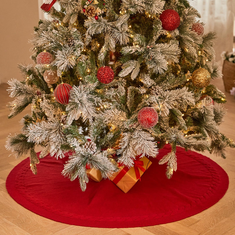 Noiclub jupe décorée avec cadeaux montrant style et harmonie festive