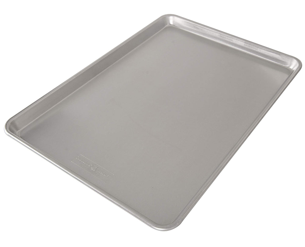 Nordic Ware biscuits dorés sur plaque montrant conduction uniforme de chaleur