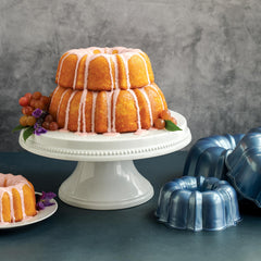 Nordic Ware profil du moule Bundt Twilight Blue illustrant la profondeur et stabilité