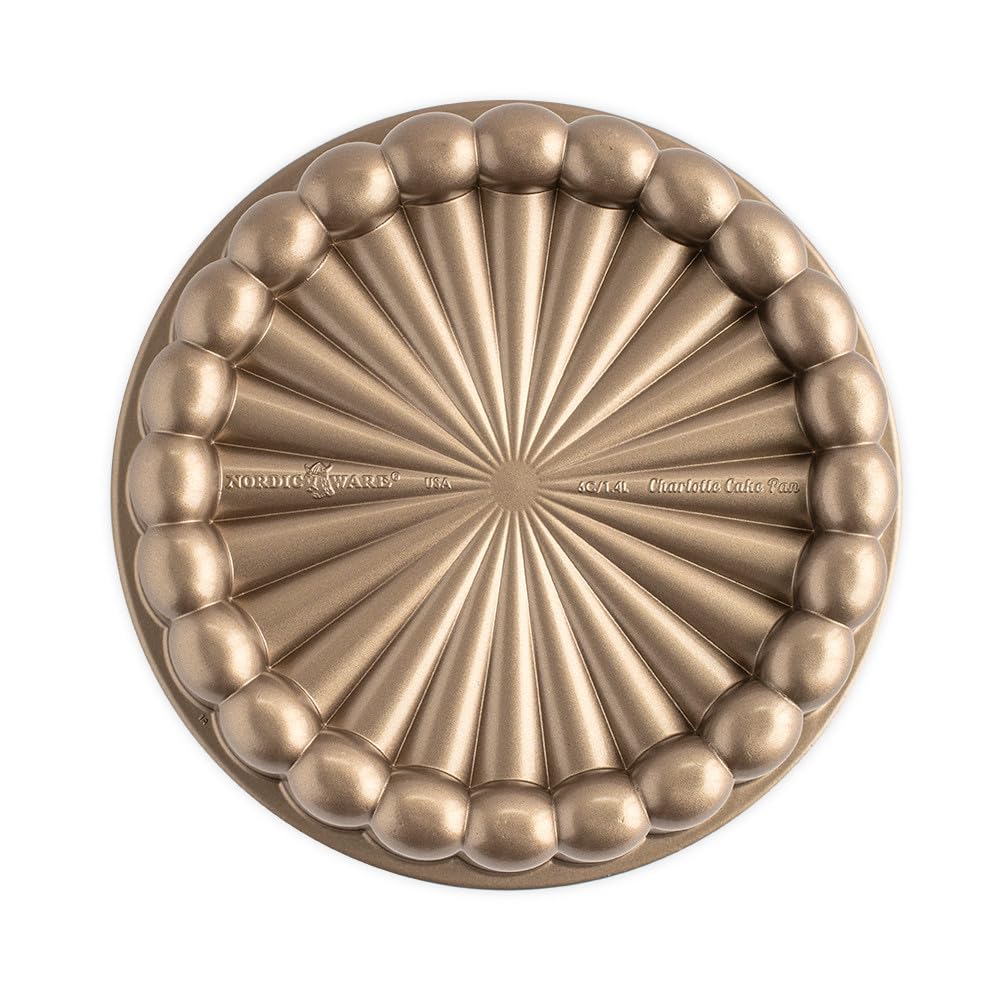 Nordic Ware gros plan sur motifs du moule pour dorer uniformément