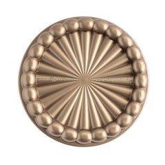 Nordic Ware gros plan sur motifs du moule pour dorer uniformément