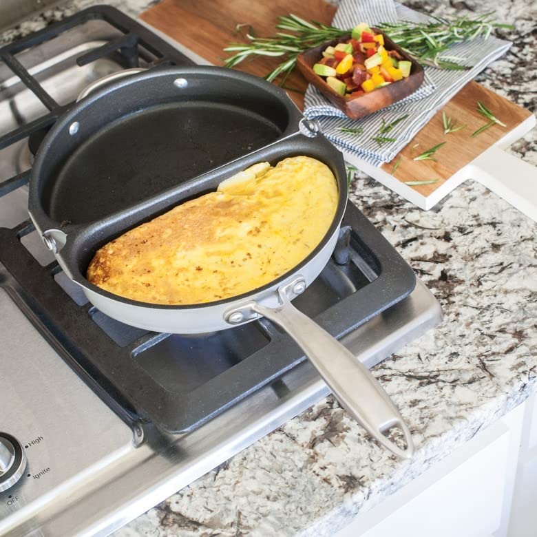 Nordic Ware comparaison de taille avec assiette pour évaluer capacité et encombrement