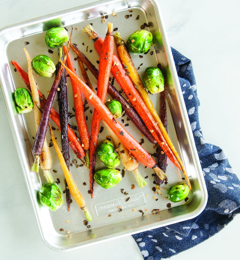 Nordic Ware gros plan du rebord renforcé en acier pour plus de rigidité