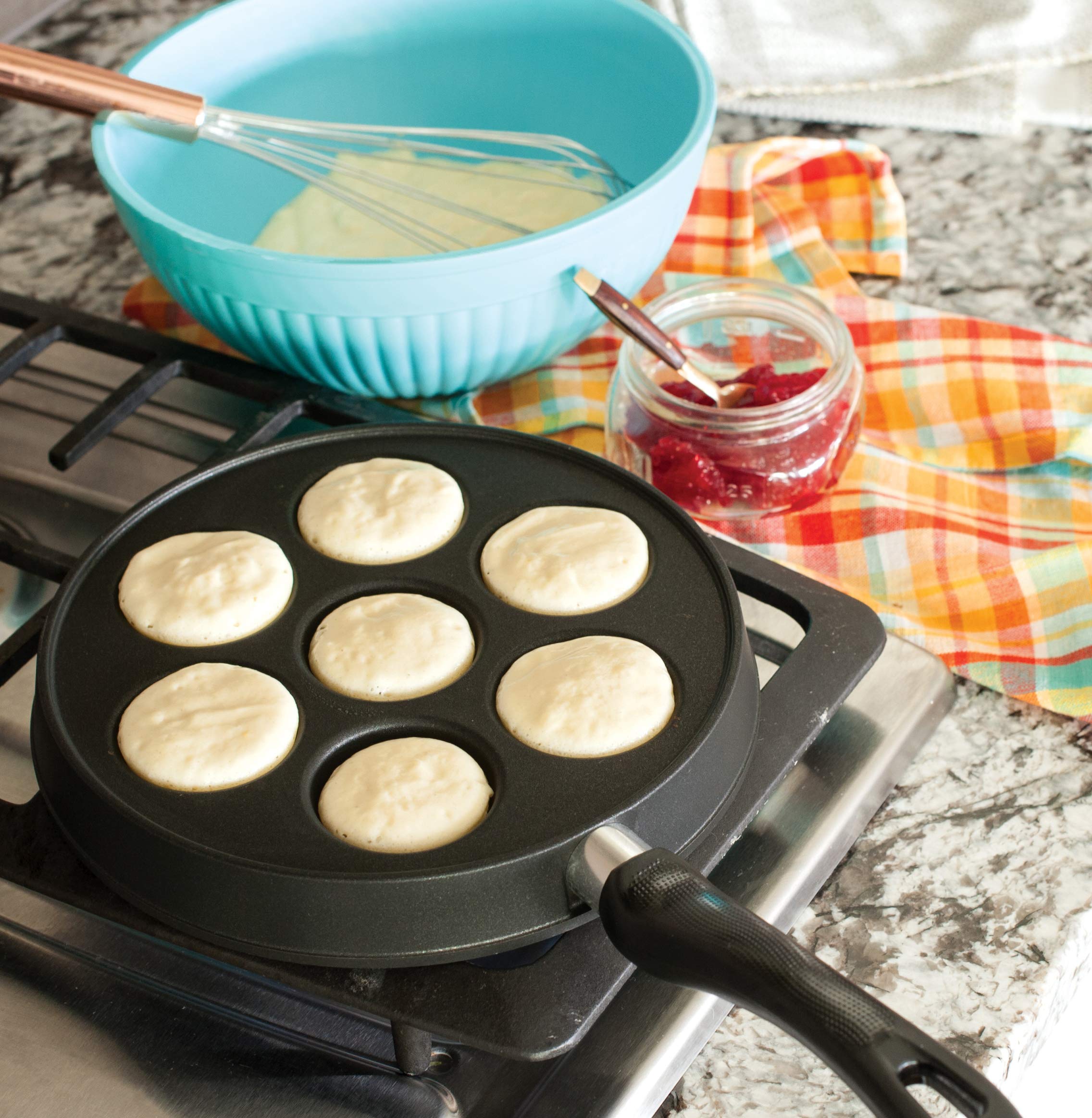 Nordic Ware gros plan des alvéoles montrant cuisson uniforme