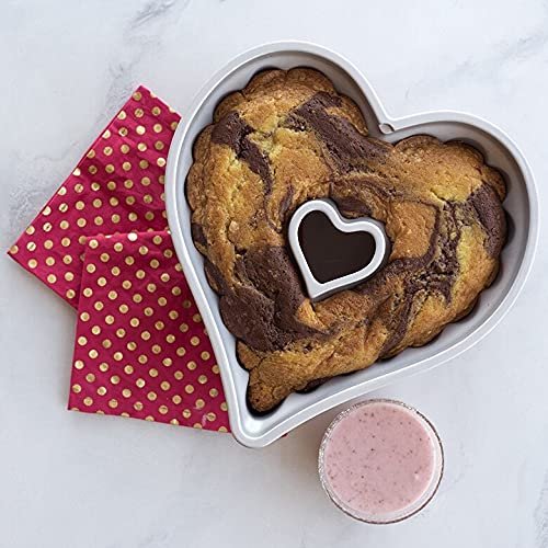 Nordic Ware gâteau cœur démoulé montrant un démoulage propre et rapide