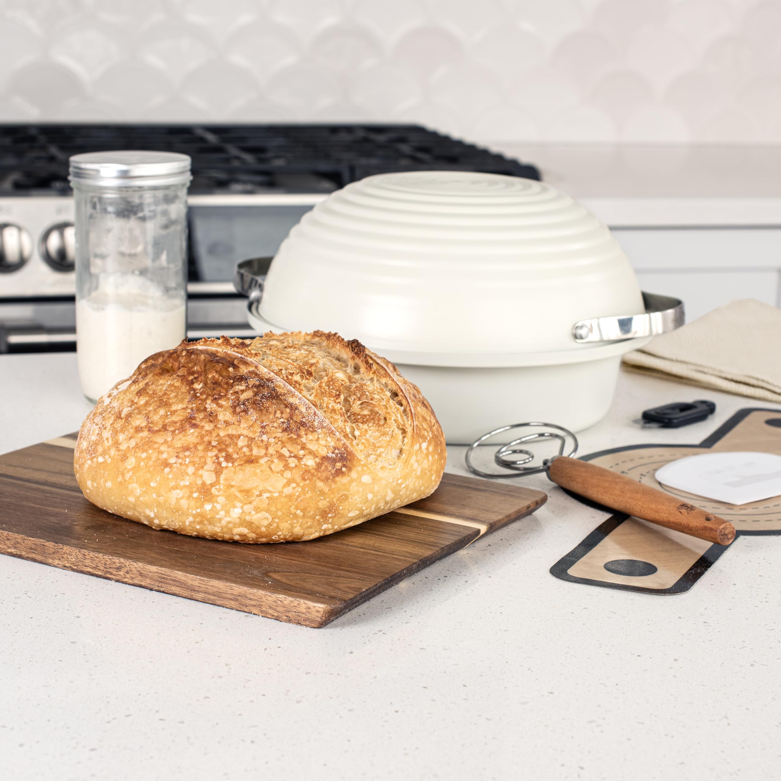 Nordic Ware gros plan intérieur du moule pour répartition de chaleur optimale