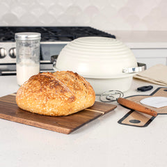 Nordic Ware gros plan intérieur du moule pour répartition de chaleur optimale