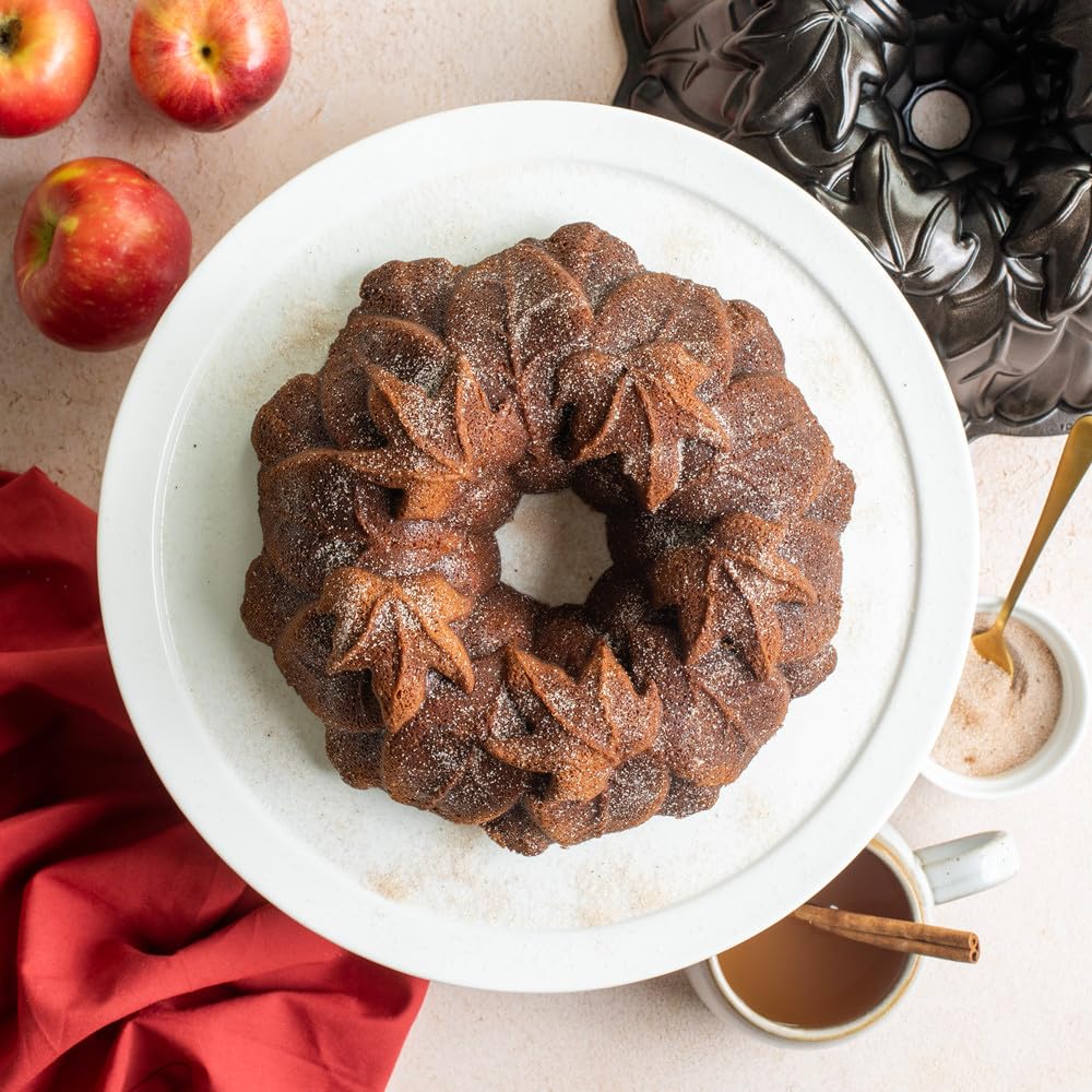 Nordic Ware gâteau démoulé avec motif net prêt à servir