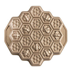 Nordic Ware gros plan du motif avec glaçage, meilleur rendu décoratif