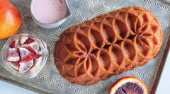 Nordic Ware cake fraîchement démoulé montrant démoulage aisé et détails préservés