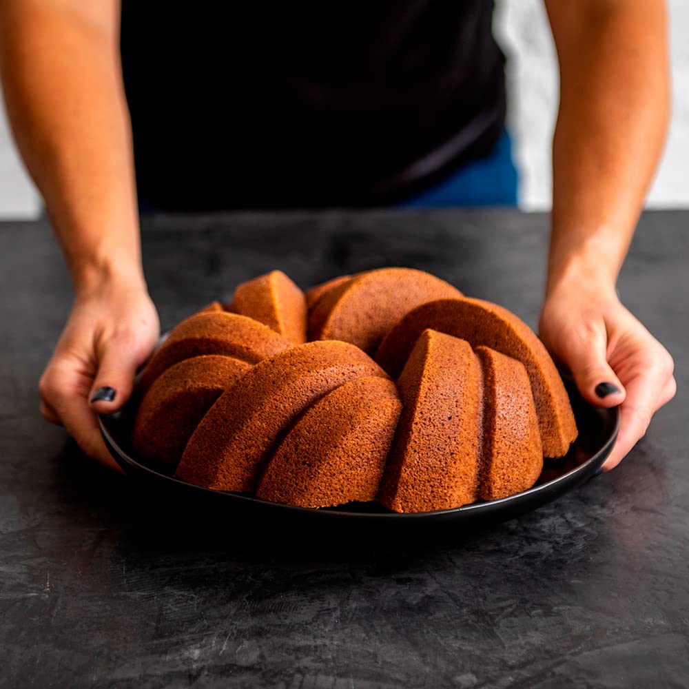 Nordic Ware comparaison de taille avec règle, confirme capacité 12 tasses