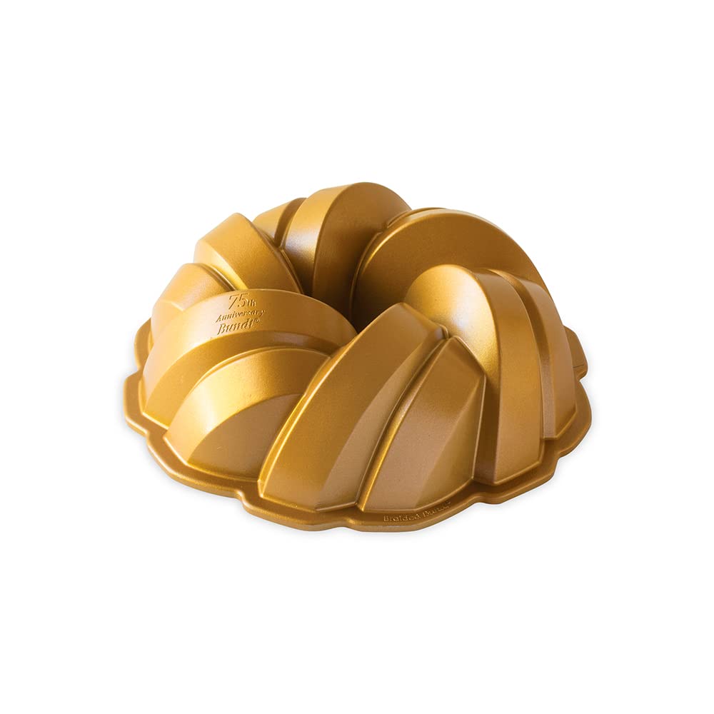 Nordic Ware vue avant du moule Bundt tressé, finition dorée, présentation nette