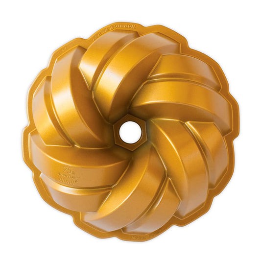 Nordic Ware gros plan sur la texture tressée, montre détails nets et définition