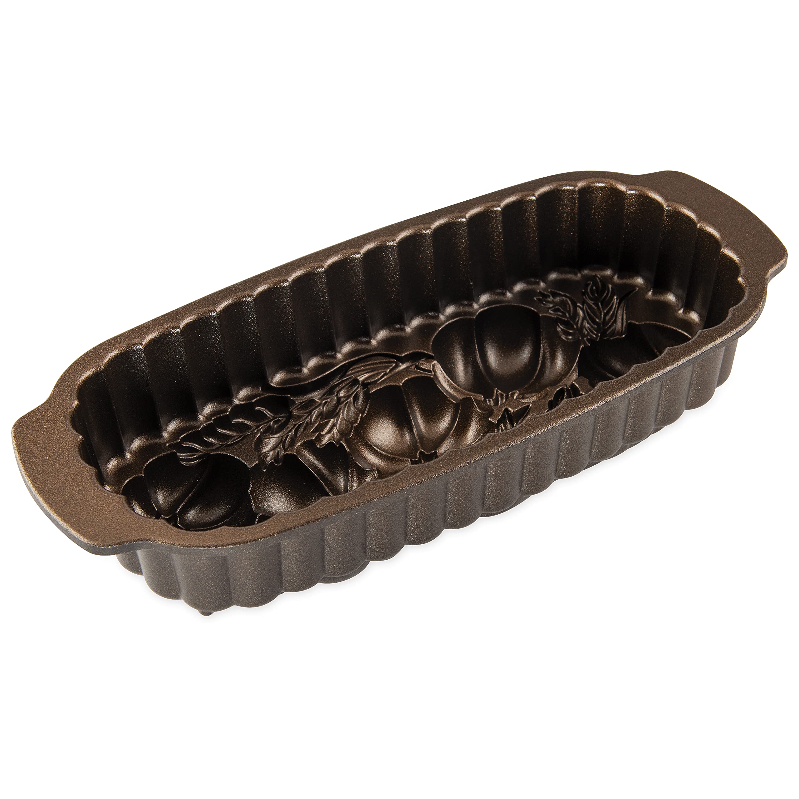 Nordic Ware mise en scène sur table, moule décoratif prêt au service