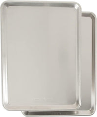 Nordic Ware face avant montrant la plaque demi-feuille et emballage, robustesse visible
