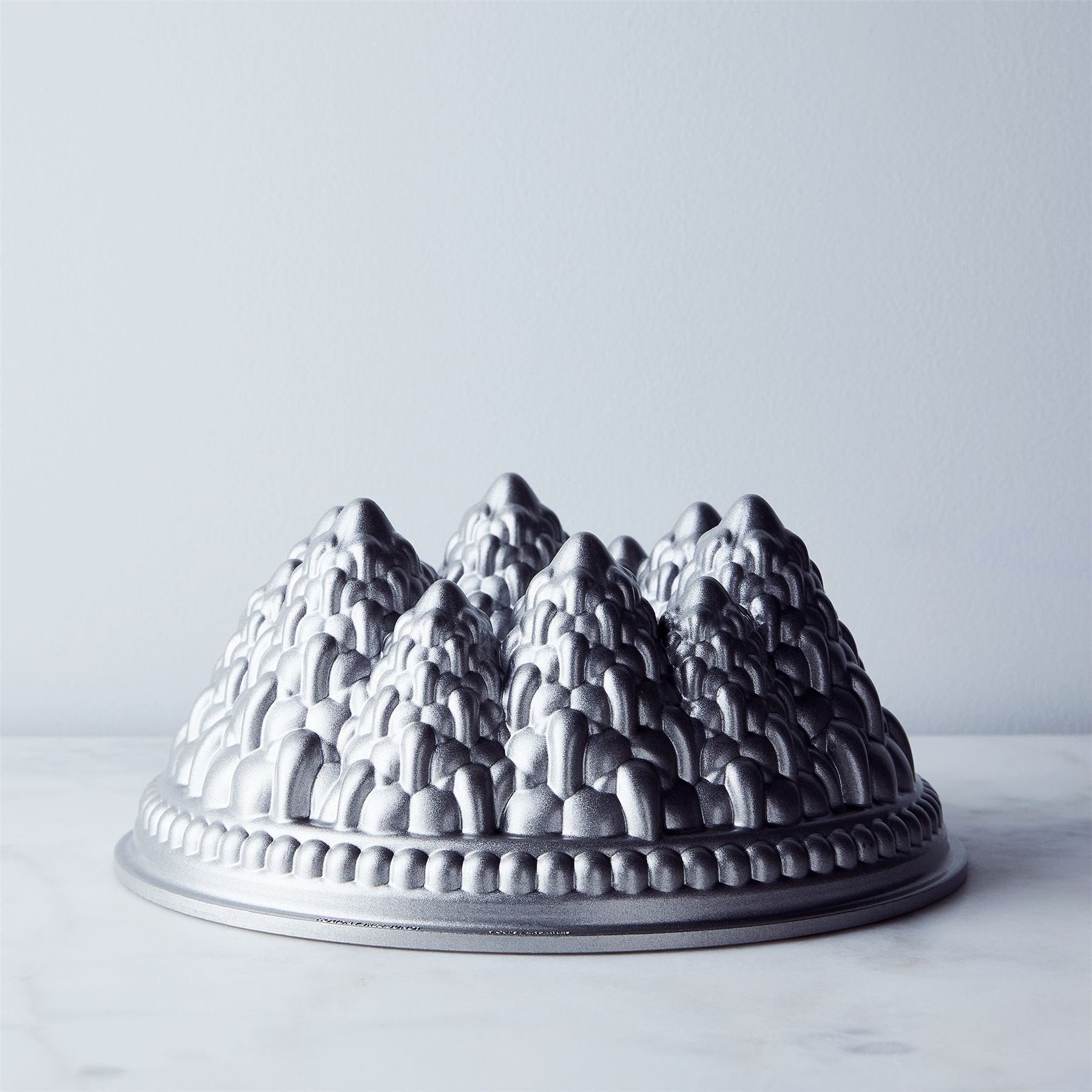 nordic ware mise en scène cuisine festive illustre rendu enneigé et service