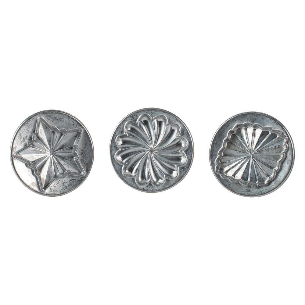 Nordic Ware face avant du tampon montrant le motif plissé et le rendu décoratif