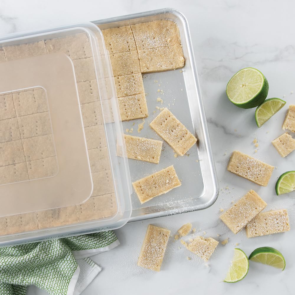 Nordic Ware rebord encapsulé en acier offrant rigidité et prévention du gauchissement