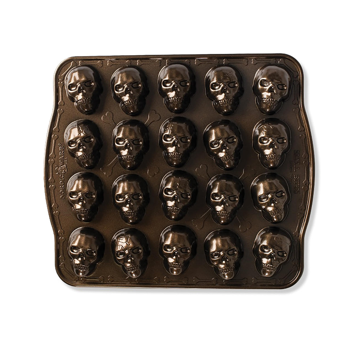 Nordic Ware face avant du moule bronze montrant motifs nets et capacité