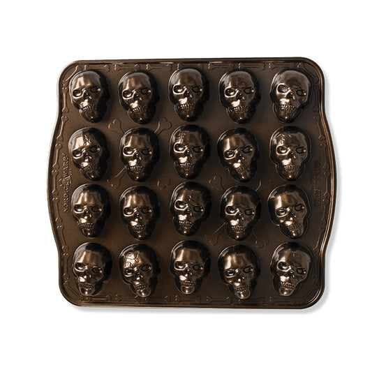 Nordic Ware face avant du moule bronze montrant motifs nets et capacité