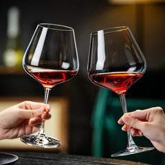 NORIMODA verre servi avec bouteille en arrière-plan pour présentation