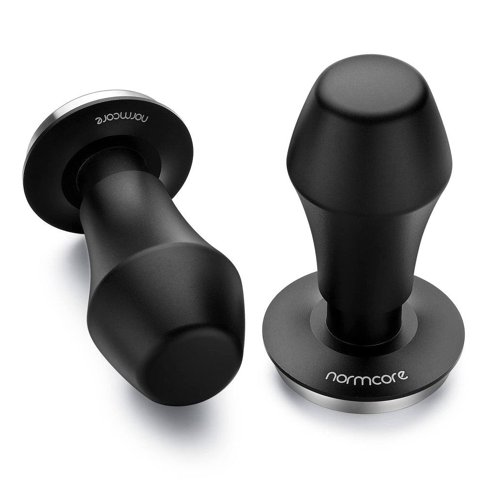 Normcore tamper en usage sur panier montrant nivellement constant