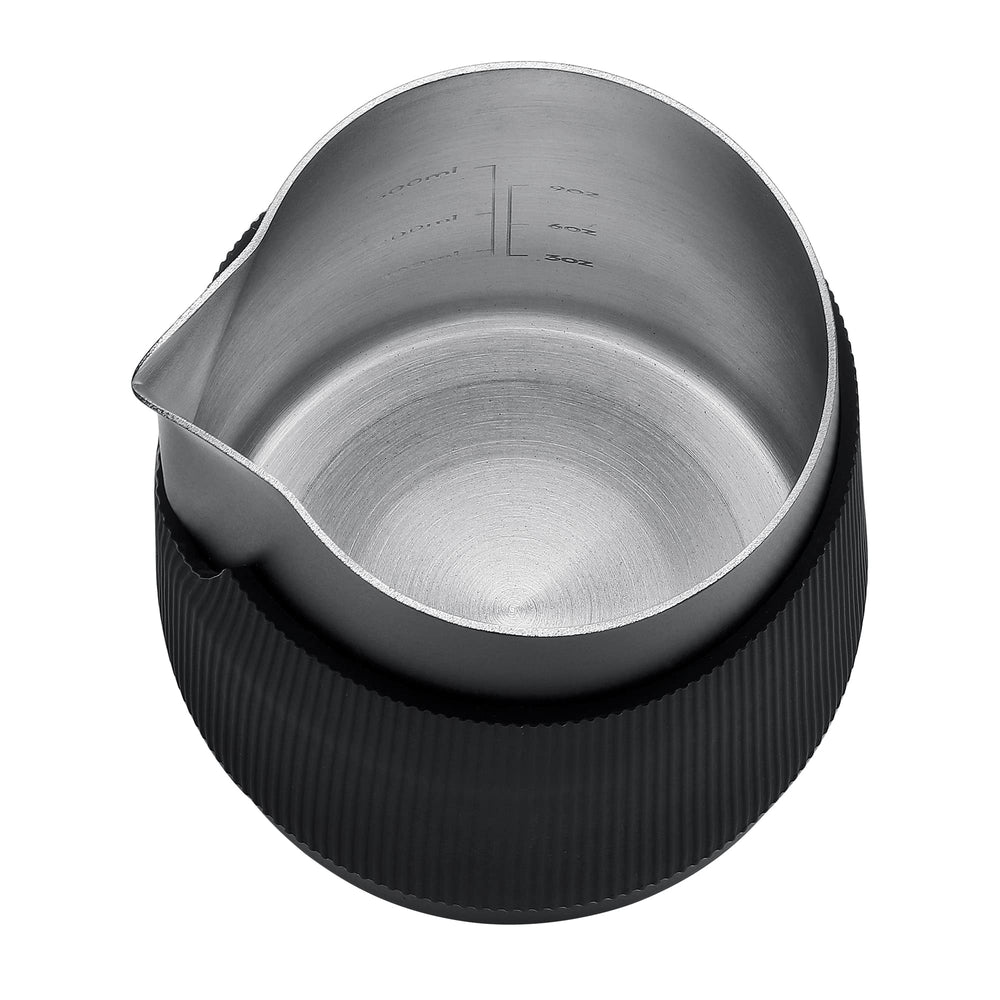 Normcore étiquette produit et fond mettant en valeur construction inox robuste