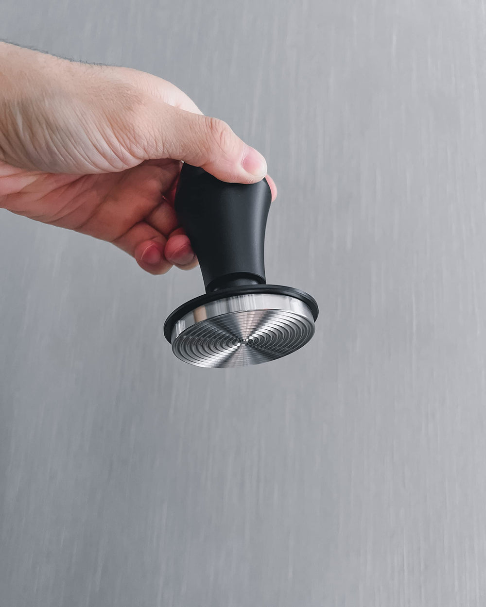 Normcore tamper échelle taille avec tasse pour comparaison et adaptation panier