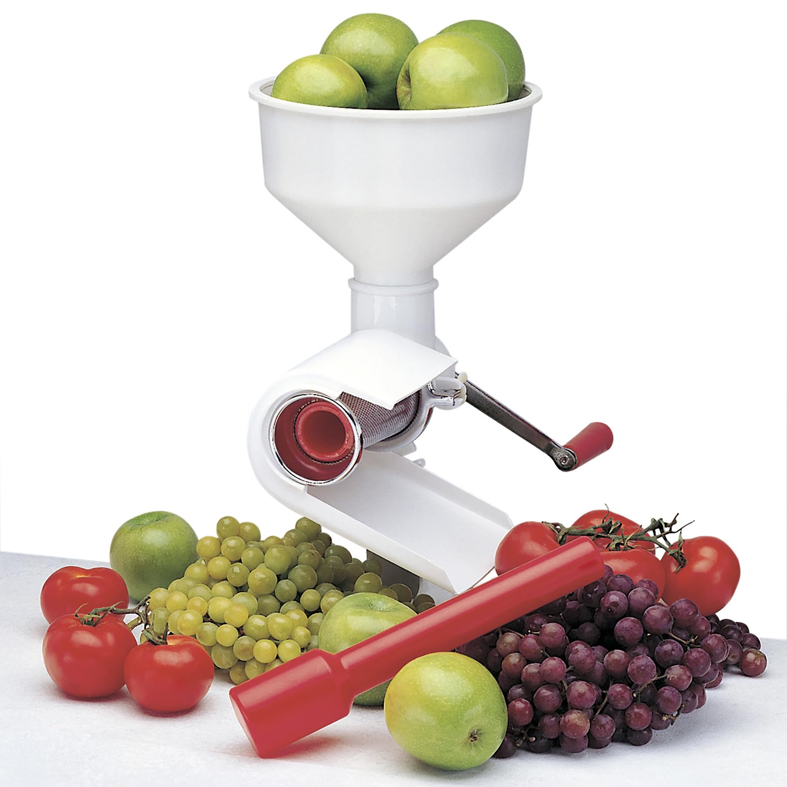 Norpro 1951 à côté d’un pot pour illustrer la capacité 3 QT 95 OZ, montre l’échelle
