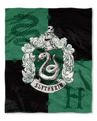 Northwest plaid Slytherin affichant l'écusson, confort visuel immédiat