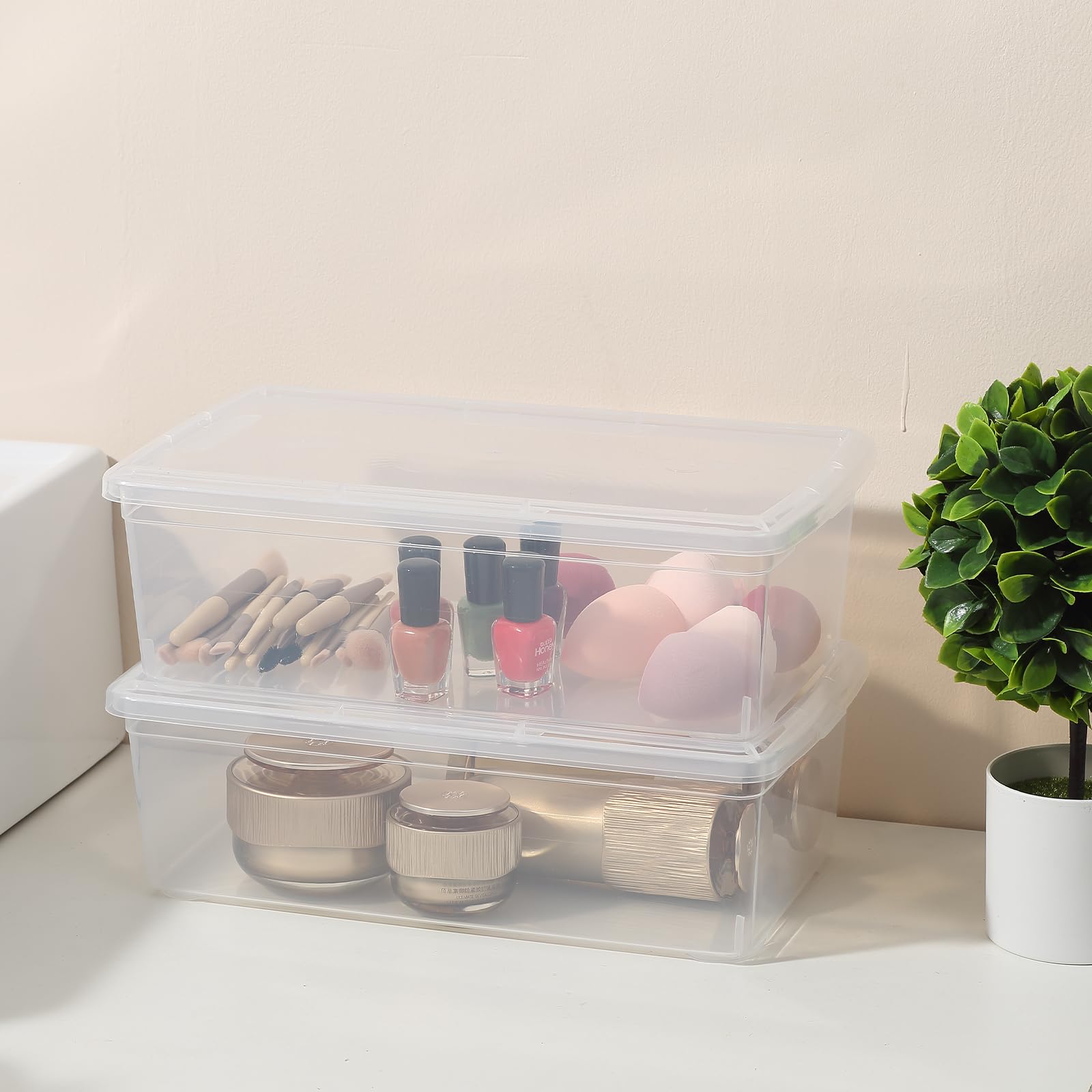 novelinks boîte tenue à la main pour montrer dimensions compactes et maniabilité