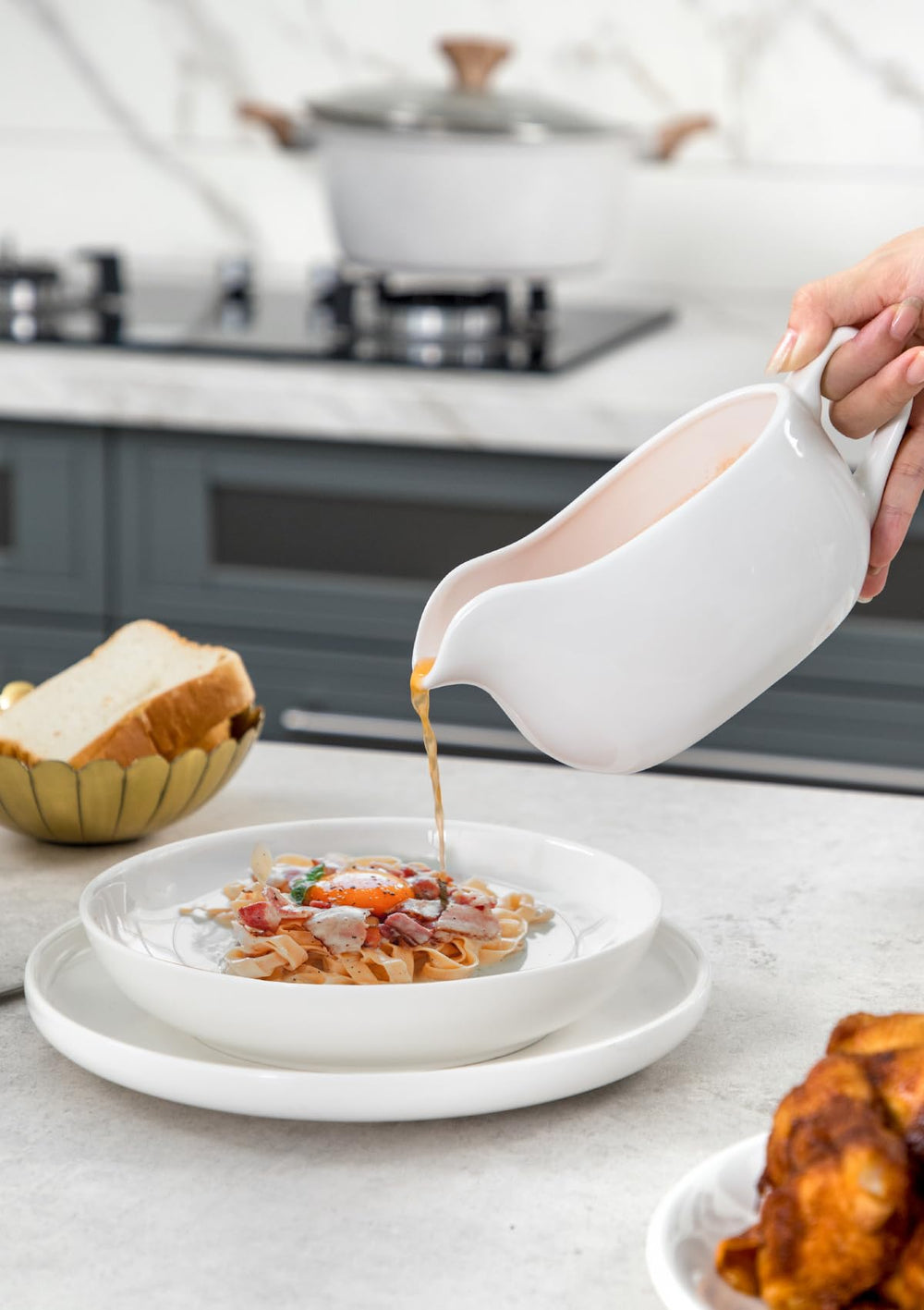 Nucookery comparaison d'échelle montrant la capacité généreuse utile pour repas