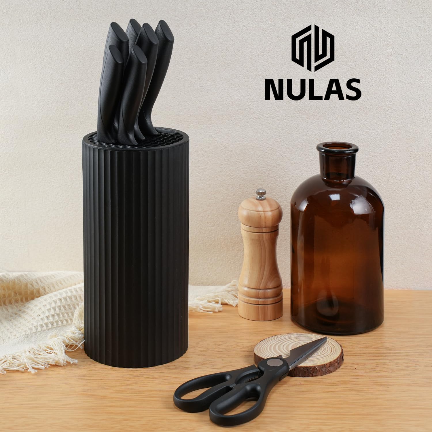 NULAS ensemble en cuisine utilisé pour préparer un repas familial efficacement