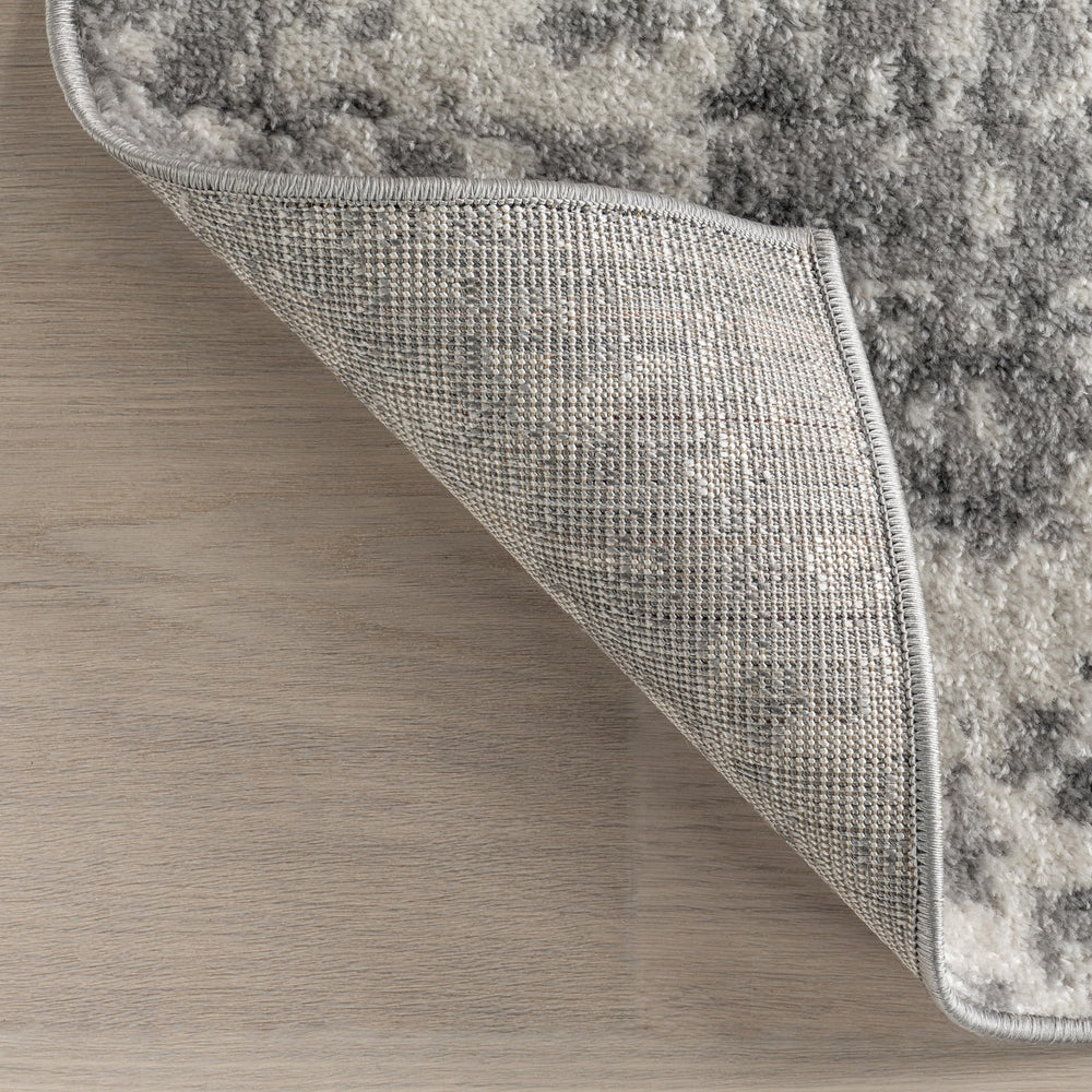 nuLOOM Deedra comparaison d'échelle avec chaise pour dimensions claires