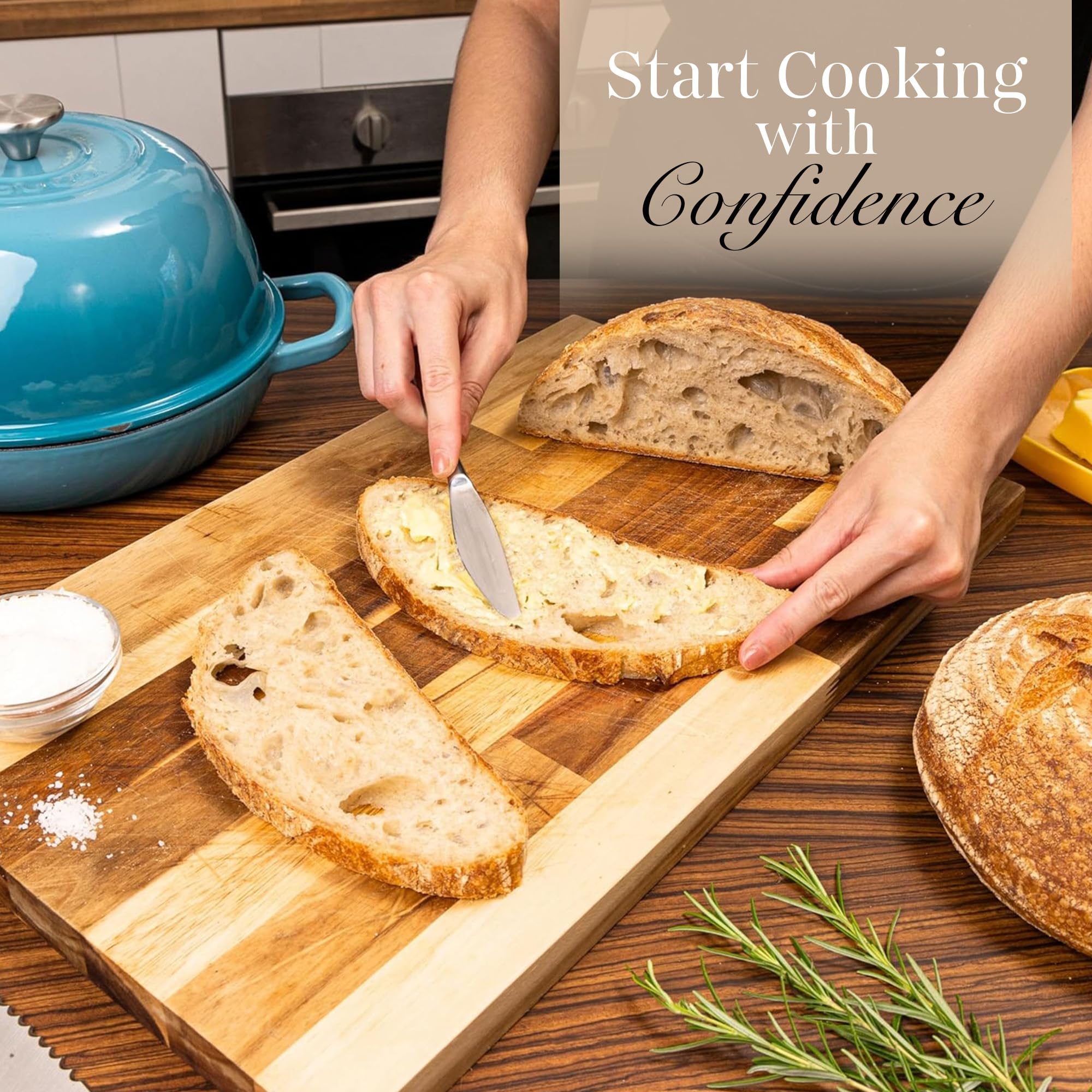 nuovva cocotte en situation cuisine prête à servir et embellir table