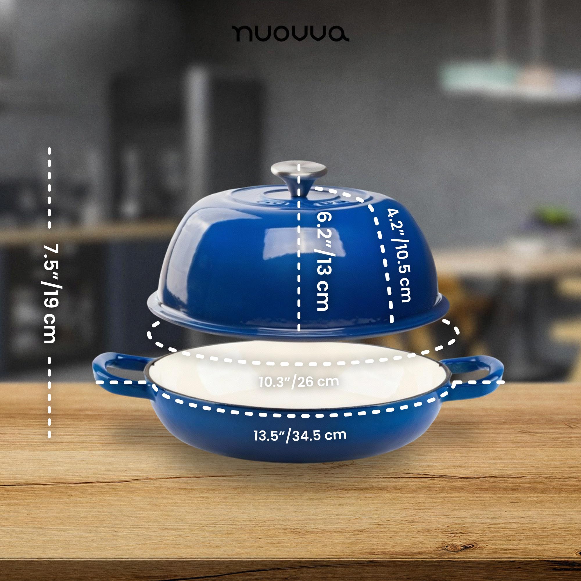 nuovva cocotte posée sur table comme plat de service élégant
