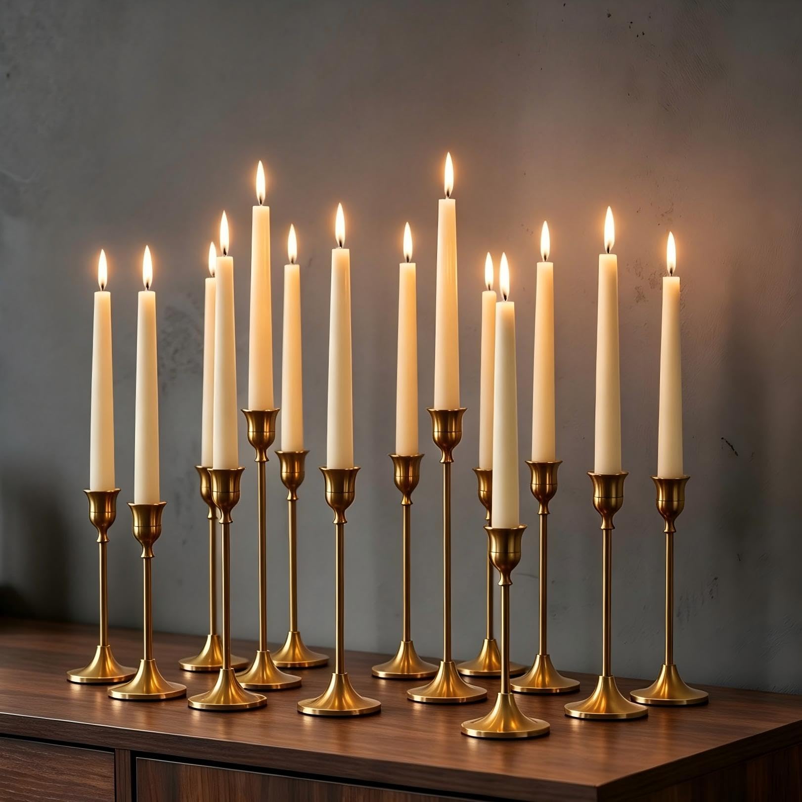 NUPTIO ensemble de 15 chandeliers dorés présenté à plat pour choix de décoration