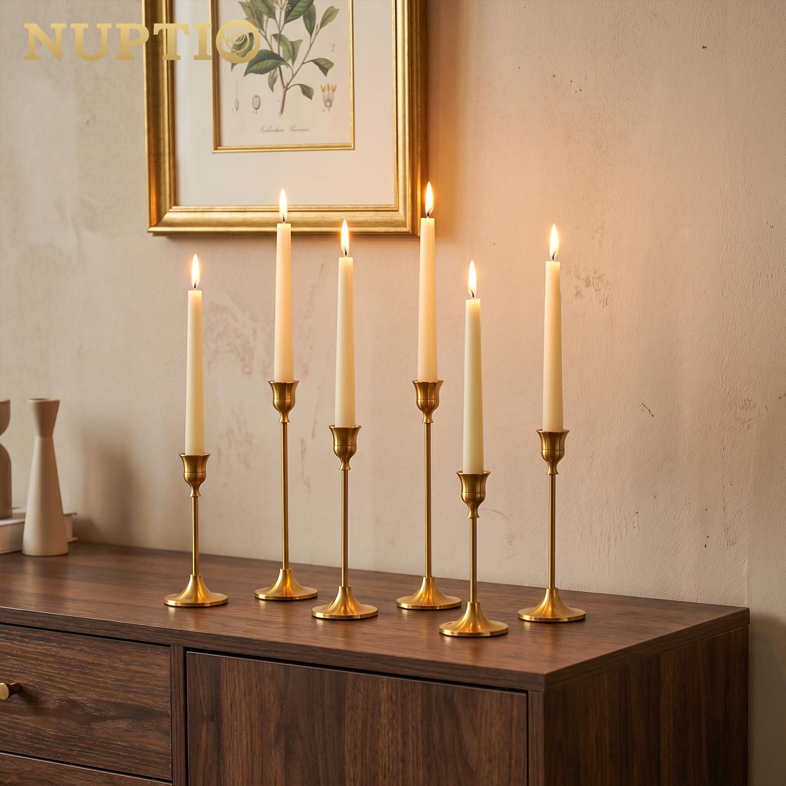 NUPTIO vue rapprochée d'un chandelier doré montrant la finition métallique élégante