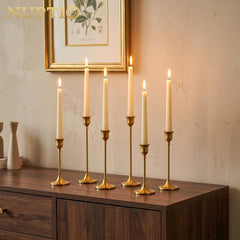 NUPTIO vue rapprochée d'un chandelier doré montrant la finition métallique élégante