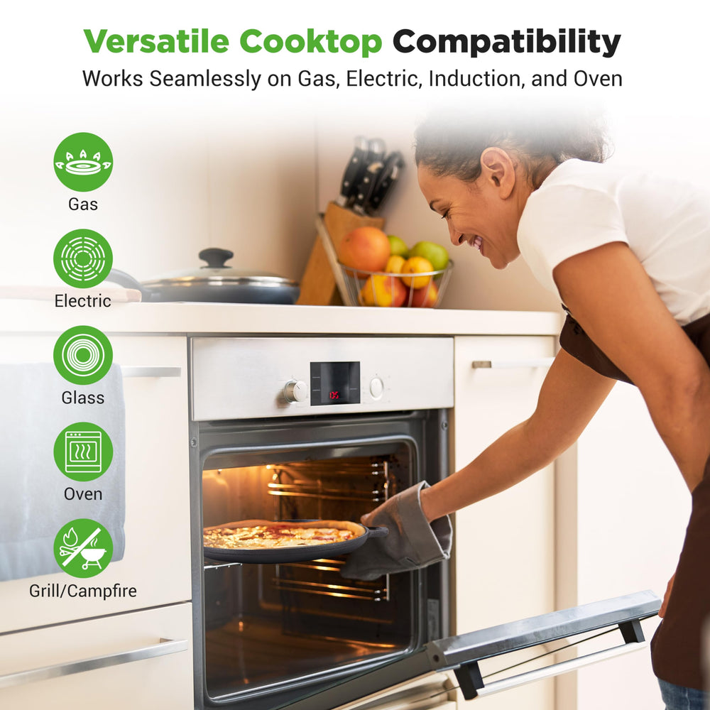 NutriChef poêle en fonte utilisée dans un four pour cuire une pizza avec cuisson homogène