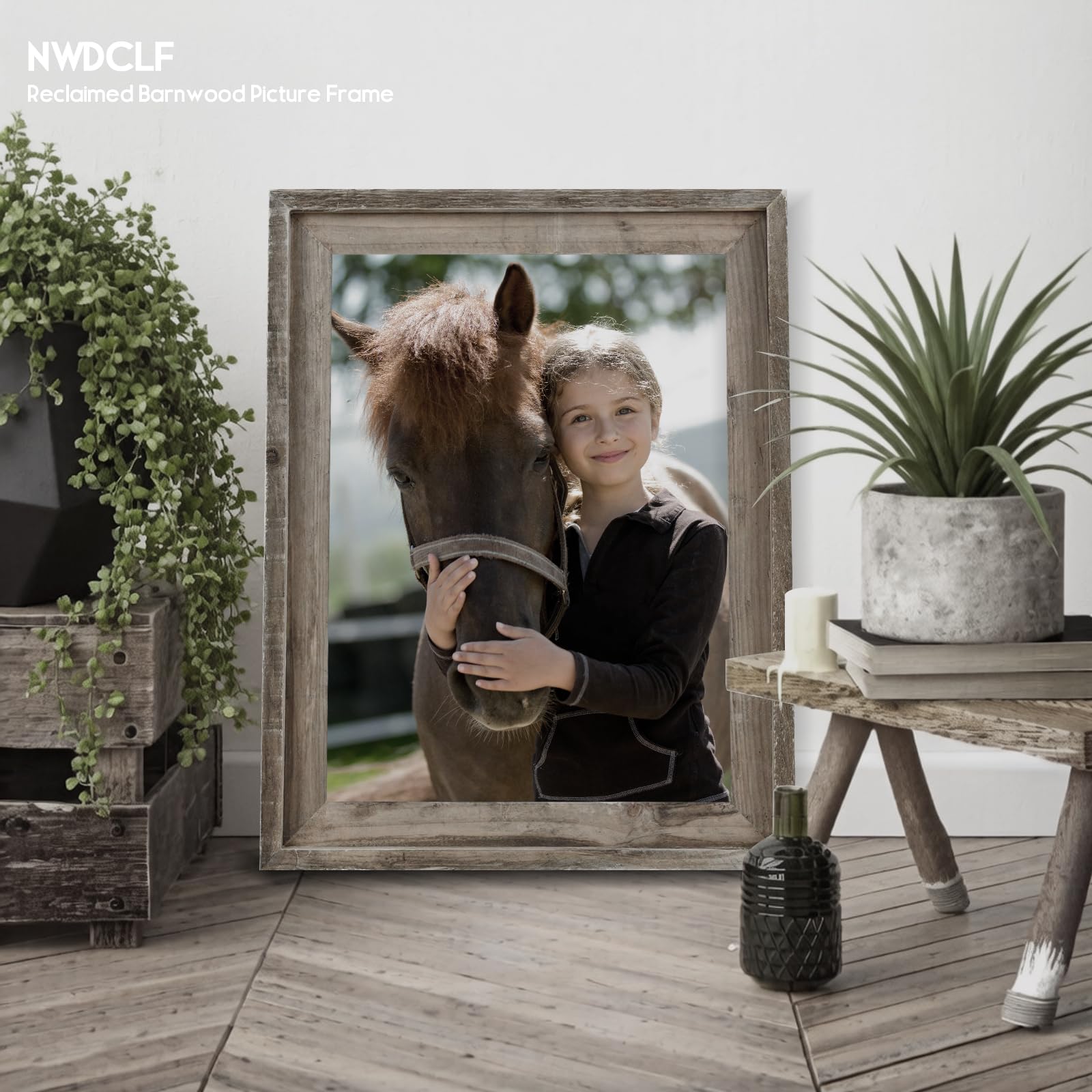 NWDCLF cadre posé sur table avec chevalet, affichage vertical pratique