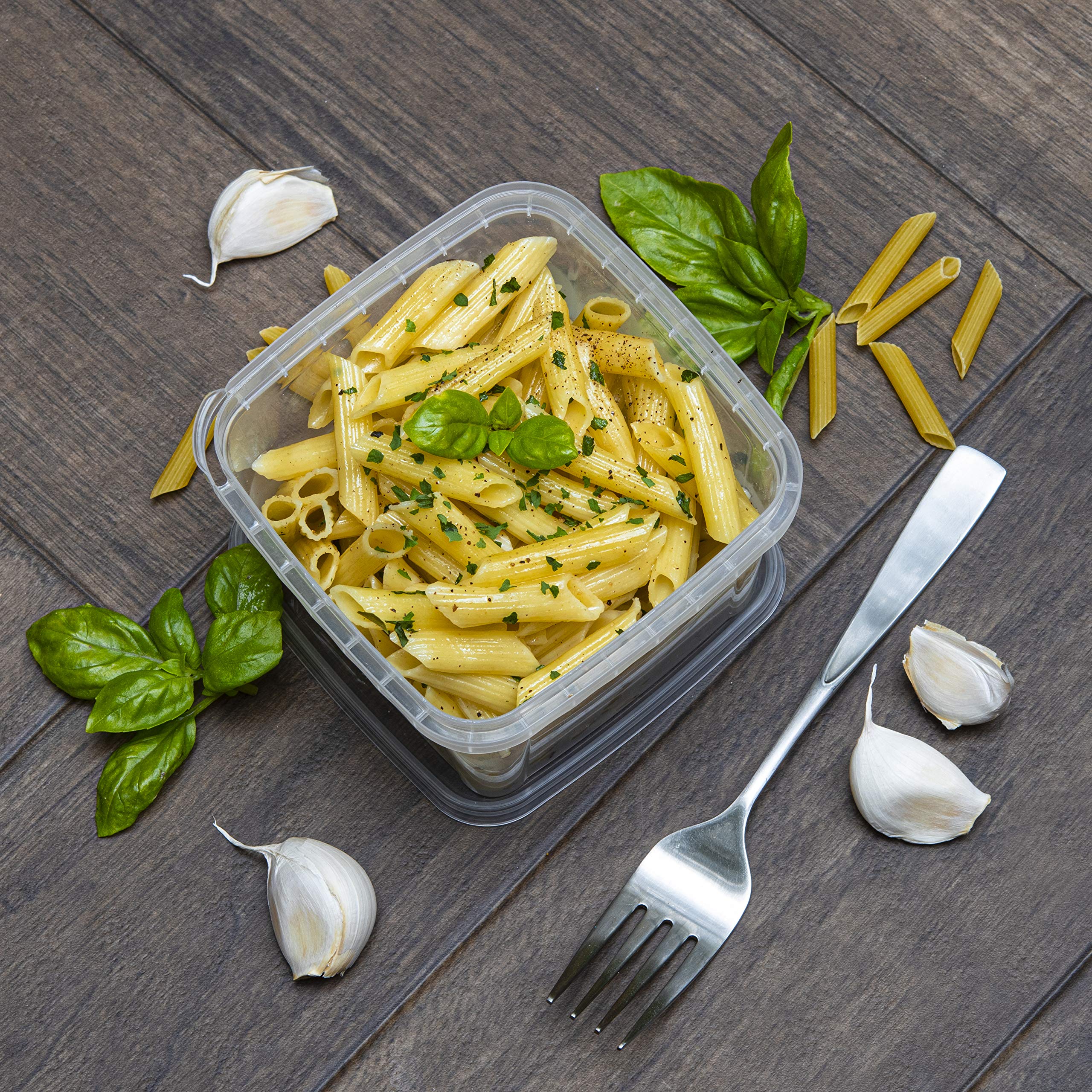 NYHI contenant 16 oz posé à côté d’une cuillère pour comparaison de taille et portion pratique