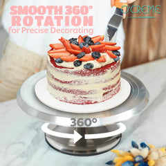 O'Creme plateau en usage décorant un gâteau avec rotation fluide