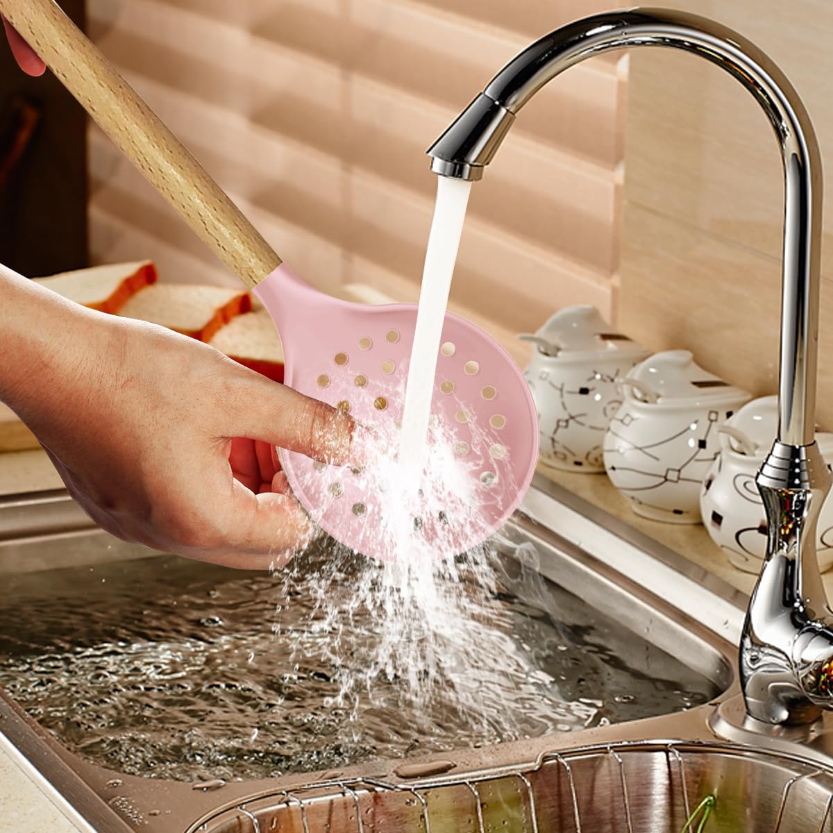 oannao scène de cuisine utilisation quotidienne facilitant préparation et service
